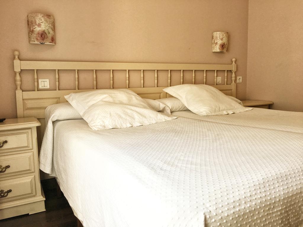 Standard Single Room,654378387:JPEG